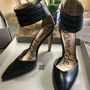 Sam Edelman black heels with gold stud